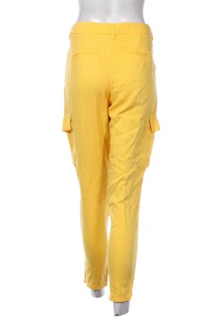 Pantaloni de femei Naf Naf, Mărime L, Culoare Galben, Preț 129,99 Lei