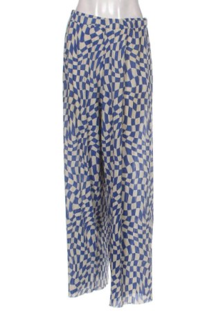 Γυναικείο παντελόνι Pull&Bear, Μέγεθος M, Χρώμα Πολύχρωμο, Τιμή 17,99 €