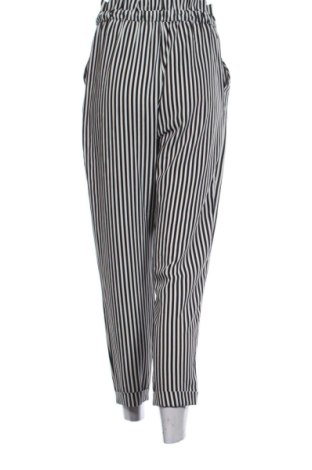 Damenhose Pull&Bear, Größe M, Farbe Mehrfarbig, Preis 19,99 €