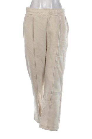 Дамско спортно долнище Bershka, Размер L, Цвят Бежов, Цена 11,75 €