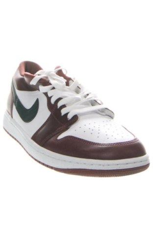 Férfi cipők
 Air Jordan Nike, Méret 44, Szín Sokszínű, Ár 49 587 Ft