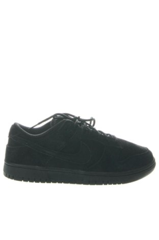 Férfi cipők
 Nike, Méret 44, Szín Fekete, Ár 51 919 Ft