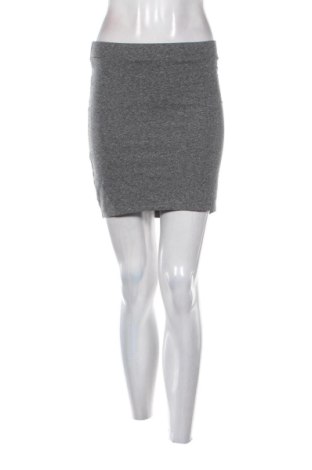 Пола H&M Divided, Размер S, Цвят Сив, Цена 14,31 €