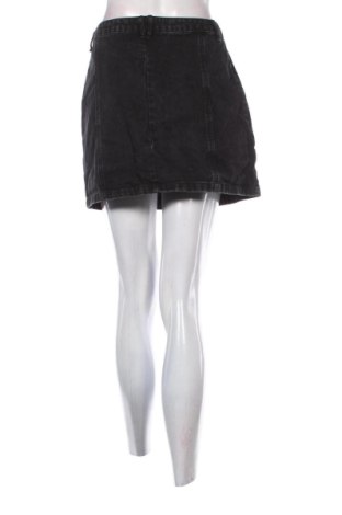 Пола Stradivarius, Размер S, Цвят Черен, Цена 15,33 €
