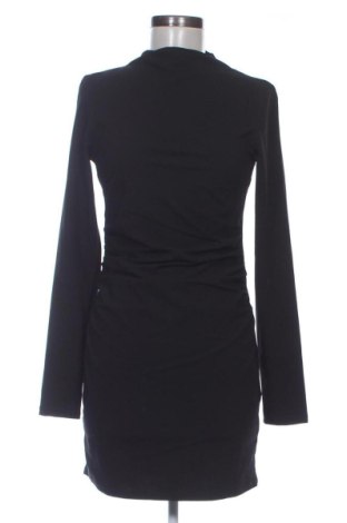 Рокля Bershka, Размер M, Цвят Черен, Цена 32,21 €