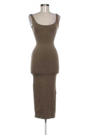 Рокля Bershka, Размер XS, Цвят Зелен, Цена 29,14 €, #136438275