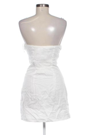 Φόρεμα Bershka, Μέγεθος M, Χρώμα Λευκό, Τιμή 37,99 €