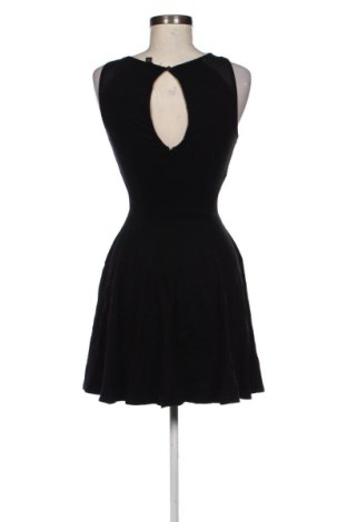 Rochie Guess, Mărime XS, Culoare Negru, Preț 256,00 Lei