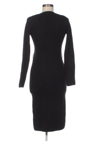Рокля Guess, Размер M, Цвят Черен, Цена 112,48 €