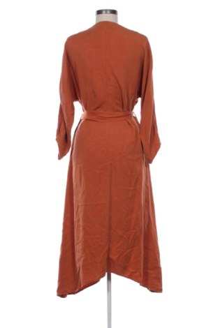 Рокля Mango, Размер M, Цвят Оранжев, Цена 21,00 €