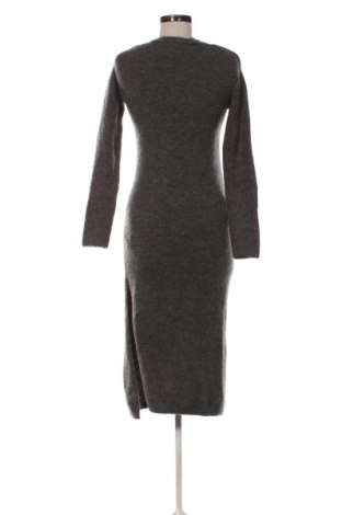 Šaty  Pull&Bear, Velikost S, Barva Šedá, Cena  565,00 Kč