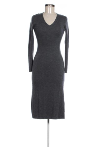 Kleid Seventy, Größe M, Farbe Grau, Preis 66,47 €, #136445789