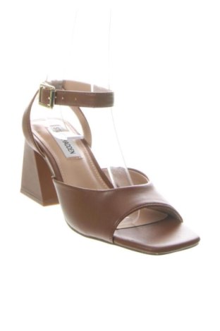 Szandálok Steve Madden, Méret 35, Szín Barna, Ár 51 919 Ft