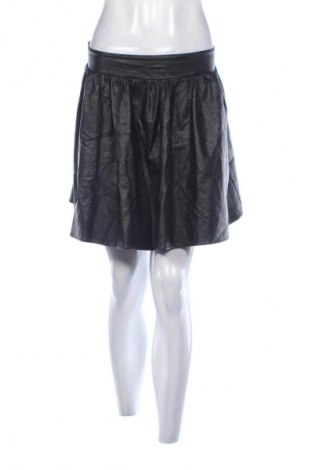 Кожена пола Bik Bok, Размер S, Цвят Черен, Цена 2,04 €