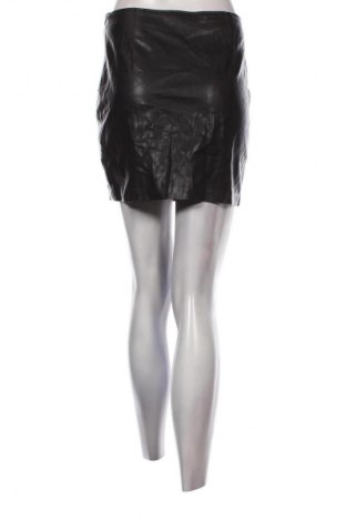 Пола Bershka, Размер S, Цвят Черен, Цена 2,55 €