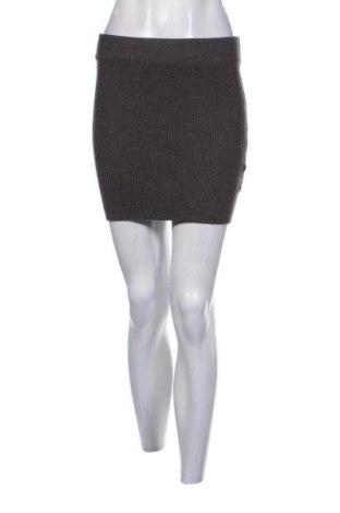 Пола Clockhouse, Размер S, Цвят Сив, Цена 2,55 €