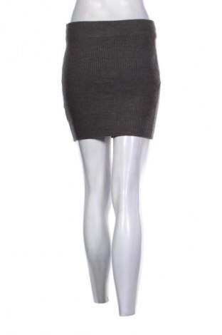 Пола Clockhouse, Размер S, Цвят Сив, Цена 2,55 €