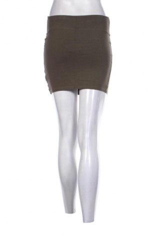 Пола Clockhouse, Размер M, Цвят Зелен, Цена 2,04 €