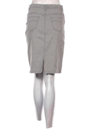 Пола Diusca, Размер M, Цвят Многоцветен, Цена 2,04 €