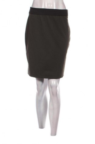 Пола Due, Размер M, Цвят Зелен, Цена 2,04 €