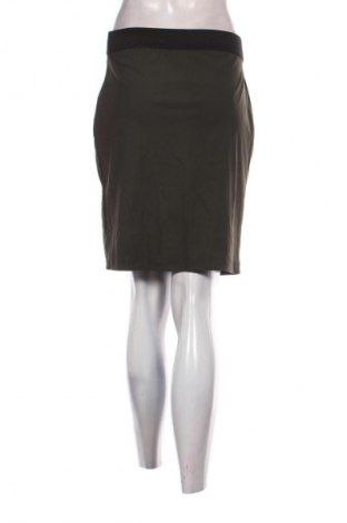 Пола Due, Размер M, Цвят Зелен, Цена 2,04 €