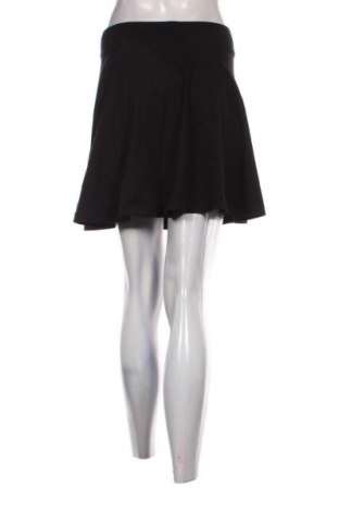 Пола H&M Divided, Размер S, Цвят Черен, Цена 2,04 €