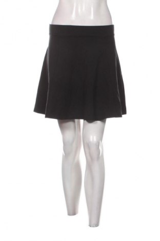 Пола H&M Divided, Размер S, Цвят Черен, Цена 2,04 €