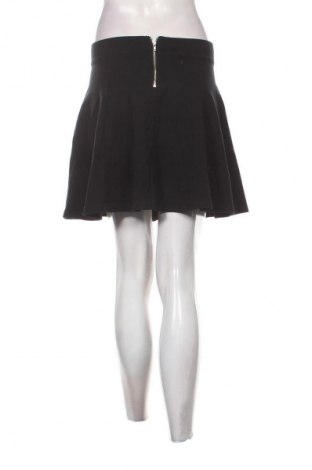 Пола H&M Divided, Размер S, Цвят Черен, Цена 2,04 €