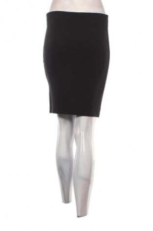 Пола H&M Divided, Размер S, Цвят Черен, Цена 2,04 €