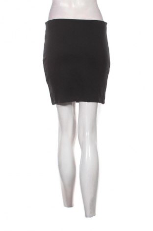 Пола H&M Divided, Размер S, Цвят Черен, Цена 2,04 €