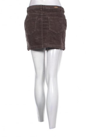 Пола Mango, Размер M, Цвят Зелен, Цена 2,55 €