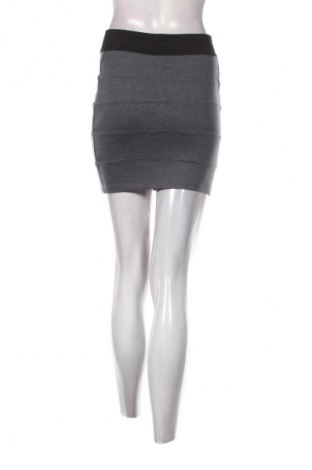 Пола Unbranded, Размер S, Цвят Сив, Цена 2,04 €