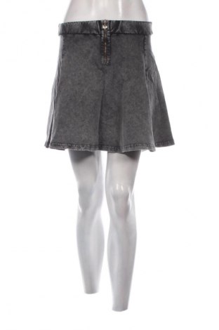 Пола Unbranded, Размер S, Цвят Сив, Цена 2,04 €