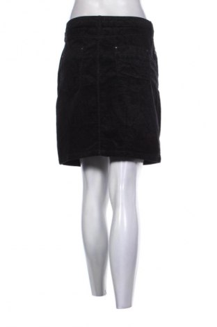 Пола Yessica, Размер M, Цвят Черен, Цена 2,04 €