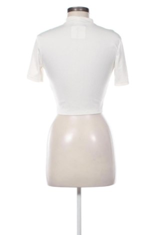 Damen Shirt Bershka, Größe M, Farbe Weiß, Preis 12,99 €