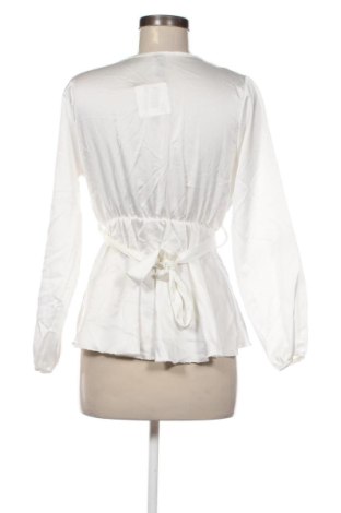 Bluză de femei NEW COLLECTION, Mărime M, Culoare Alb, Preț 107,99 Lei