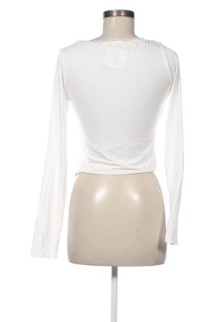 Damen Shirt Pull&Bear, Größe M, Farbe Weiß, Preis 9,78 €