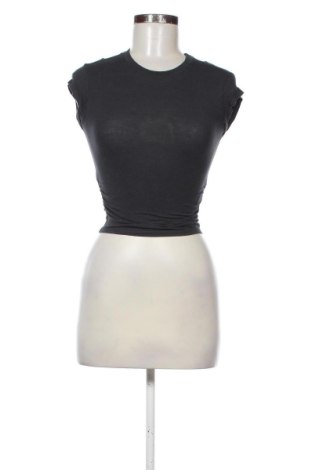Damen T-Shirt Bershka, Größe XS, Farbe Grau, Preis 11,99 €