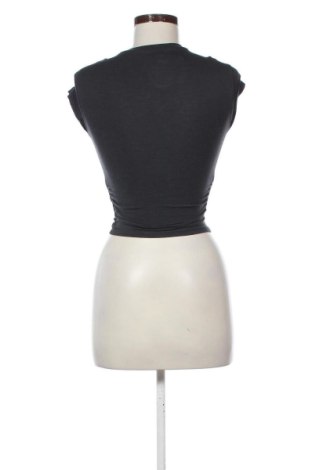 Damen T-Shirt Bershka, Größe XS, Farbe Grau, Preis 11,99 €