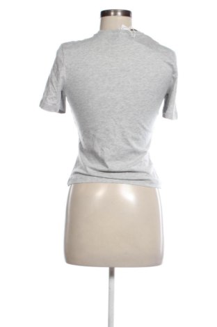 Γυναικείο t-shirt ONLY, Μέγεθος M, Χρώμα Γκρί, Τιμή 15,92 €