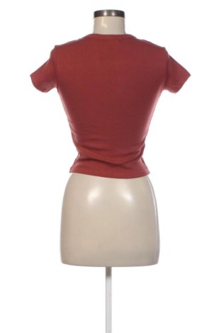 Дамска тениска Pull&Bear, Размер XS, Цвят Розов, Цена 12,27 €