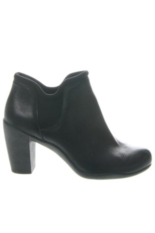 Дамски боти Clarks, Размер 39, Цвят Черен, Цена 110,00 €