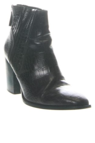 Damskie botki Zara, Rozmiar 38, Kolor Fioletowy, Cena 208,98 zł