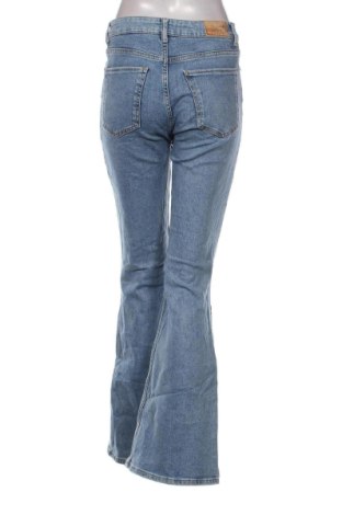 Γυναικείο Τζίν Bershka, Μέγεθος S, Χρώμα Μπλέ, Τιμή 17,99 €