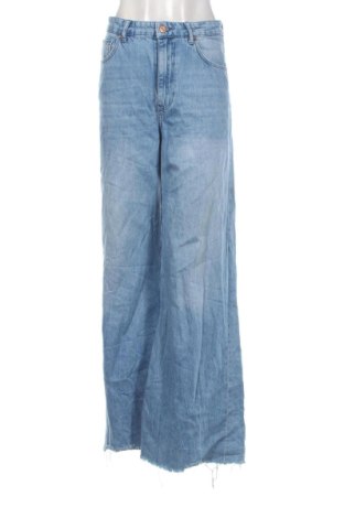 Damskie jeansy Bershka, Rozmiar S, Kolor Niebieski, Cena 78,99 zł