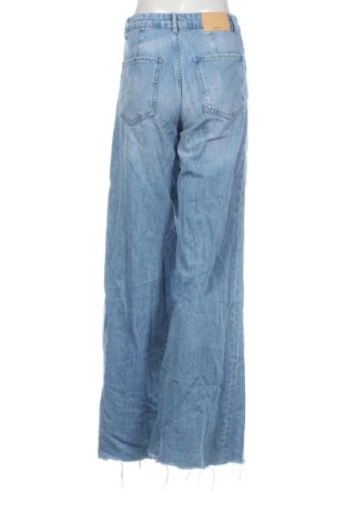 Damskie jeansy Bershka, Rozmiar S, Kolor Niebieski, Cena 78,99 zł
