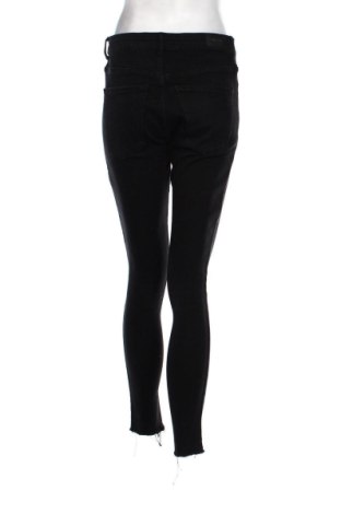 Damskie jeansy Bershka, Rozmiar L, Kolor Czarny, Cena 80,38 zł