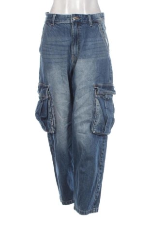 Γυναικείο Τζίν Bershka, Μέγεθος M, Χρώμα Μπλέ, Τιμή 17,99 €