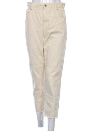 Damskie jeansy Bershka, Rozmiar M, Kolor ecru, Cena 78,99 zł