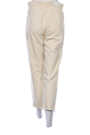 Damskie jeansy Bershka, Rozmiar M, Kolor ecru, Cena 78,99 zł